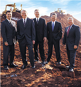 Kevin Beeson, de RBC Centura Bank, accompagn&eacute; de Richard Vaughn, de John S. Clark Company, Inc., Rick Vaughn, de Granite Development, Monty Venable, de John S. Clark Company, Inc. et Craig Hunter, de Granite Development