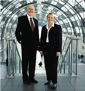 Stan Seggie, de RBC Assurances, accompagné d’Andrea Slingsby, de Flight Centre Limited