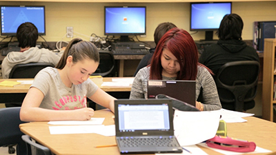 Les élèves de l'école Eleanor W. Graham Middle School, au Nouveau-Brunswick, tirent parti du Projet d'activités parascolaires RBC pour favoriser leur réussite scolaire.