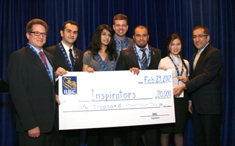 Les laur&eacute;ats du d&eacute;fi Prochain grand innovateur 2012 de RBC, les &laquo; Inspirators &raquo;, re&ccedil;oivent leur prix de 20&nbsp;000&nbsp;$.