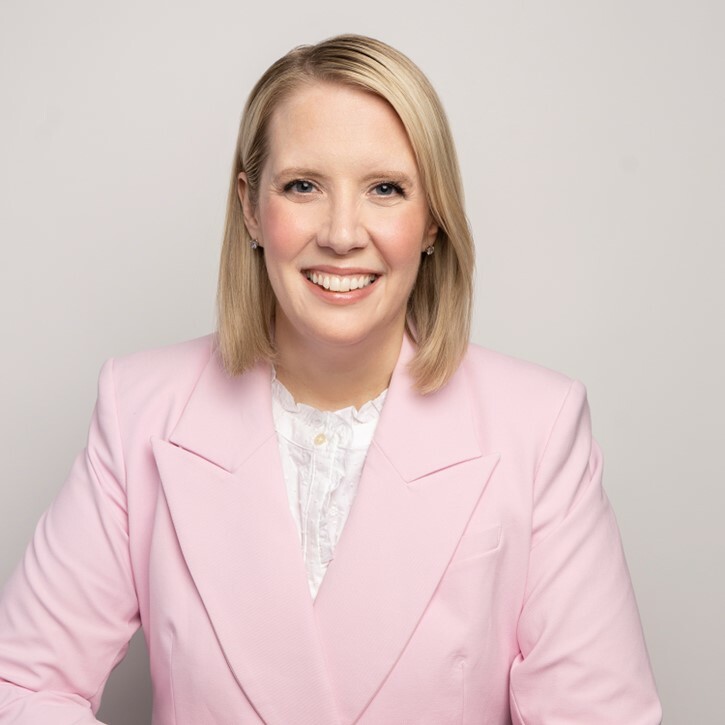 Headshot of Kelly Bradley