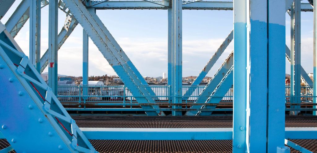<b>Heavy Lifting:</b> How Canadian manufacturers can decarbonize despite trade turmoil
