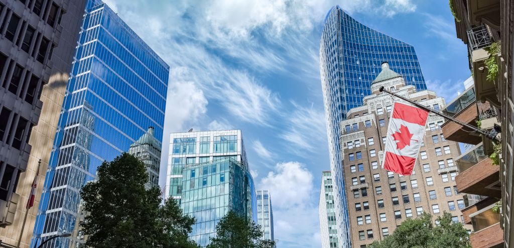 Business Survey: Firms continue to develop emissions reduction strategies despite political headwinds